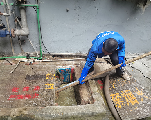 新龙镇清掏化粪池